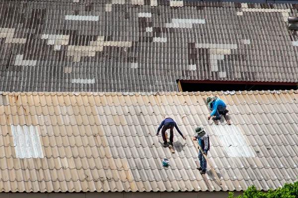 Experienced Roofers Service Enhancing Roof Strength and Style Experienced Roofers Service Enhancing Roof Strength and Style