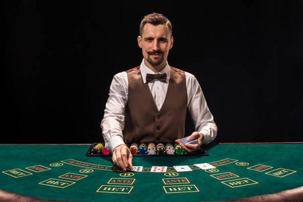 Comparing Features of a trusted online casino Singapore